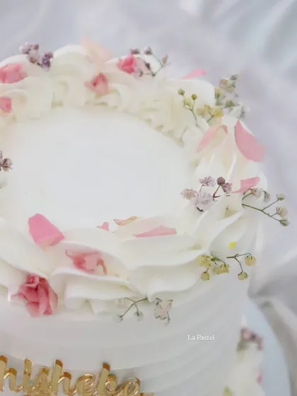 A detailed shot of the floral crown on this minimal single-tier cake.