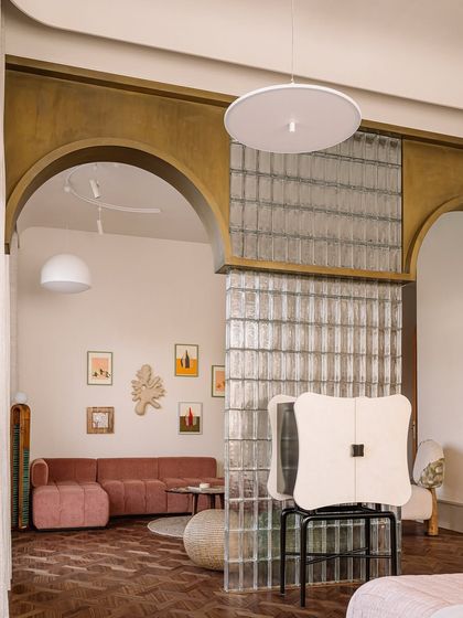 Statement Seating & Sculptural Forms photo 21