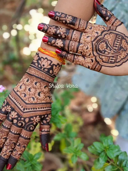 A full view of two complementary back-of-hand designs, showcasing my versatility.