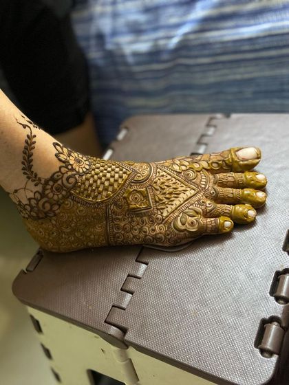 A side view of the heavily detailed foot.