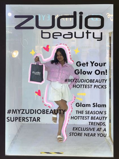 Vaishnavi Patel - Live Event Illustration Custom Art for Spaces & Collaborations photo 3