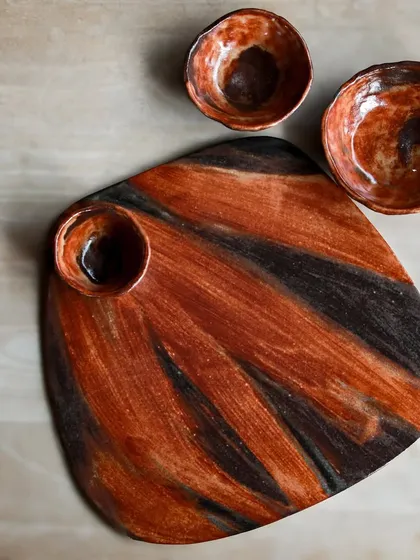 This platter and dip bowl set was a prototype for a Christmas gift hamper collaboration. The goal was to capture the brand's colors with a wood-fired aesthetic.