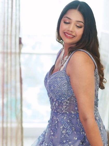 Bathed in natural light, her Sangeet glow is undeniable. The makeup is kept soft and luminous to create a flawless finish that looks beautiful from every angle.