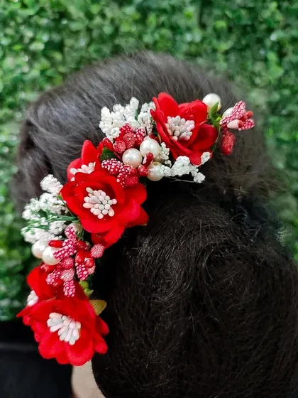 Another view of this lovely red and white floral hair veni, showing the delicate pearl-like details.