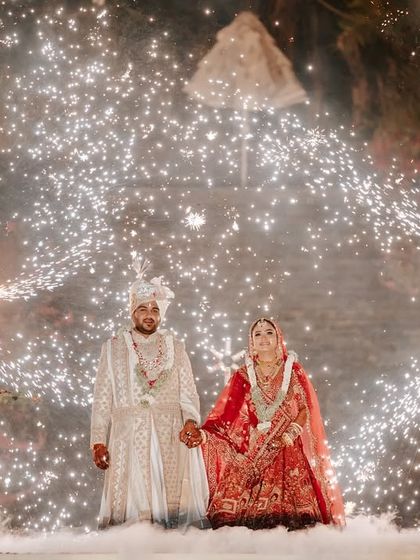 Grand Varmala & Jaimala Moments photo 12