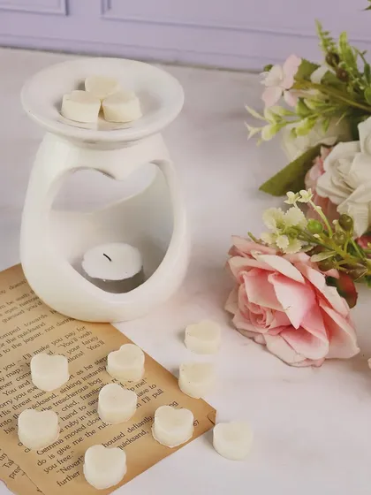 Heart on heart. Our heart-shaped wax melts are the perfect companion for our heart-shaped diffuser.
