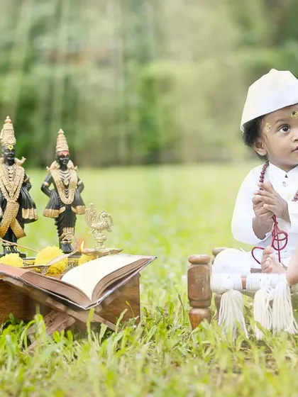 This little one is dressed as a Varkari for a themed photoshoot. I absolutely adore bringing unique cultural and creative concepts to life, especially for milestone portraits.