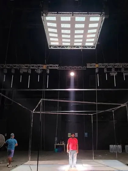 This is an example of a minimalistic lighting setup for a TVC. A Litegear Auroris provides the top light, while a Creamsource SpaceX pushed through a large diffusion frame acts as a soft side light, creating a clean and controlled environment.