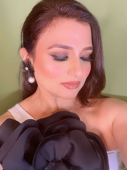 A soft and artistic shot of my birthday look.