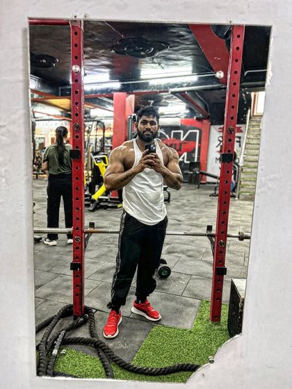 No mercy. A mirror selfie showing a full and pumped physique. This is the mindset you need to have in the gym.