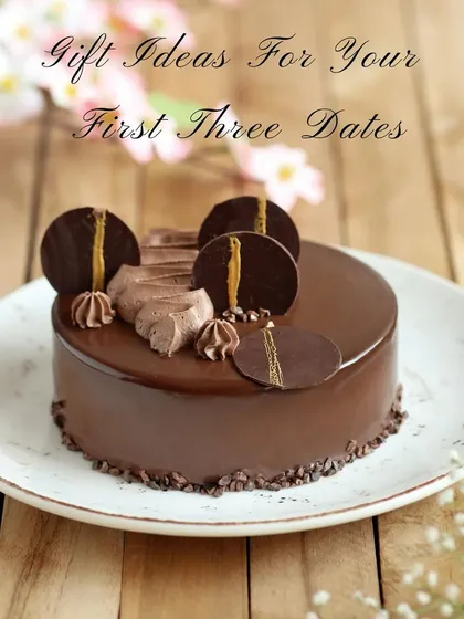 This elegant chocolate cake is one of our top gift ideas for a special date or celebration, offering a rich and memorable flavor experience.