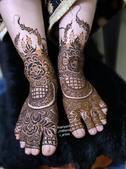 Intricate Mehendi for Feet photo 16