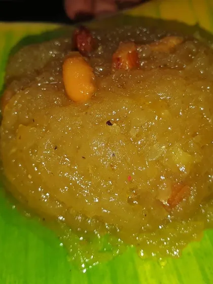 A scoop of our warm and delicious Kesari Bath, glistening with ghee and studded with nuts. A perfect end to any meal.