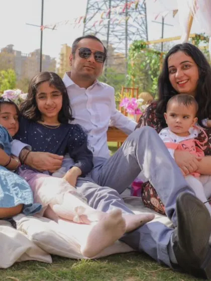 A perfect family portrait captured during a birthday picnic at the farm. This is the kind of beautiful, relaxed memory I love helping families create, surrounded by nature and loved ones.