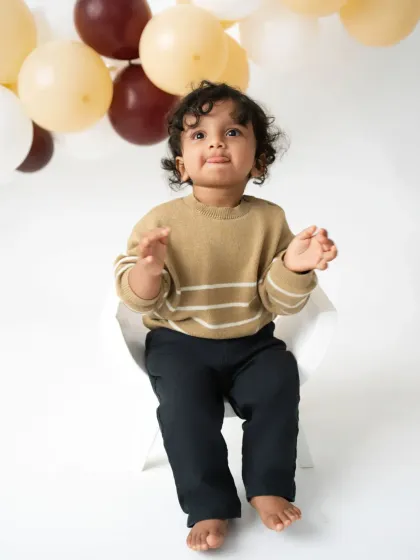 A moment of quiet curiosity. Even the thoughtful expressions are precious, showing a different side of your baby's personality during their sitter photoshoot.