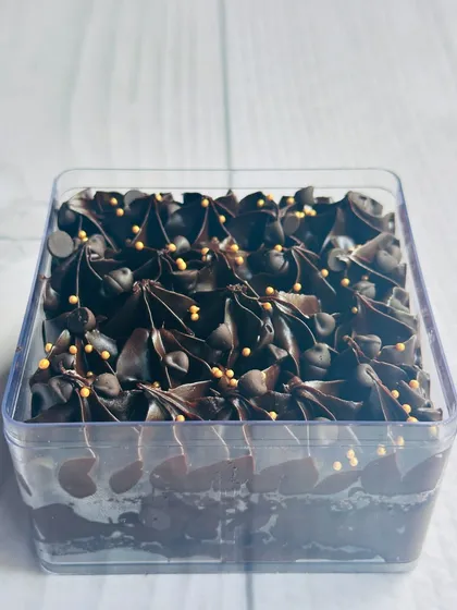 This assorted dessert tub gift box is perfect for any occasion. It includes four of my most-loved flavors: Lotus Biscoff Cheesecake, Tiramisu Tres Leches, Chocolate Overload, and Choco Nutella Mousse with Strawberries.