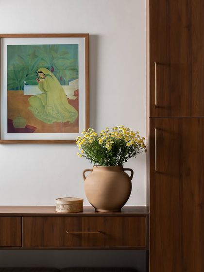 This modern-traditional foyer is all about nostalgia and warmth. The space is kept minimal and purposeful, with a floating wooden console and a beautiful piece of art, creating a practical and timeless entry.