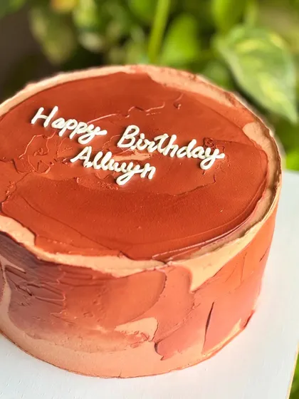 Textured elegance in dreamy brown hues. This cake features a beautiful palette-knife textured finish in shades of brown for a modern, artistic look.