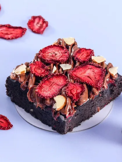 A unique twist on a classic, our Strawberry Brownie. We bake our gooey dark chocolate brownie with fresh strawberries and top it with Nutella, almond flakes, and dehydrated strawberry slices for a blast of flavor.