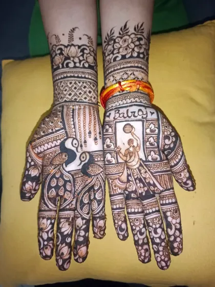 A very special Karwa Chauth design, featuring peacocks on one hand and a detailed portrait of a basketball player with a name on the other. This shows how I can customize designs to be truly personal.