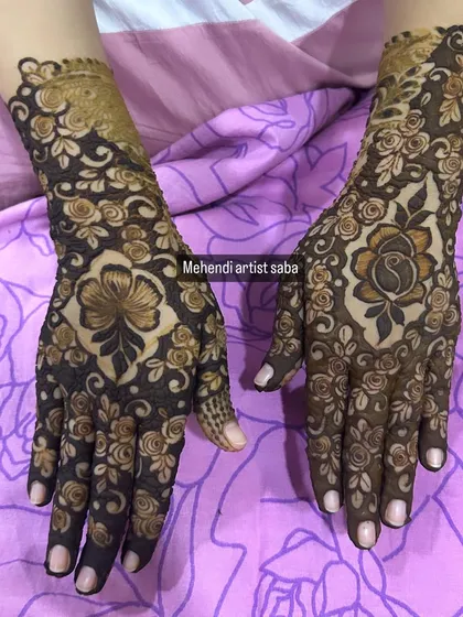 A close-up of the design with a large central flower, showing the intricate details within the petals.