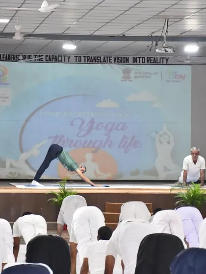 Guiding soldiers at the 6TTR Army Camp in Goa through a yoga sequence. My aim is to provide them with practical tools for physical strength and emotional equilibrium.