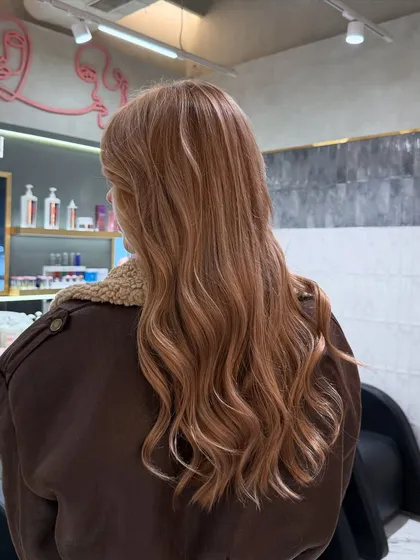 This beautiful blonde look was created with Redken color, ensuring the hair stays healthy and vibrant. I always choose the perfect color to fit your unique type and skin tone.