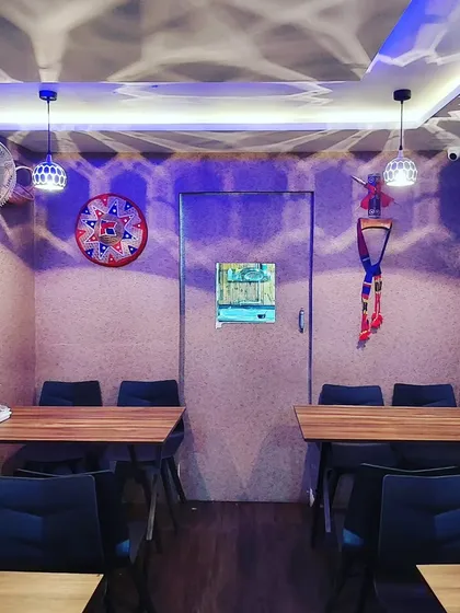 The mood in the evening with our special lighting. The patterns on the wall and the hanging decor create a unique and cozy ambiance for your dinner.
