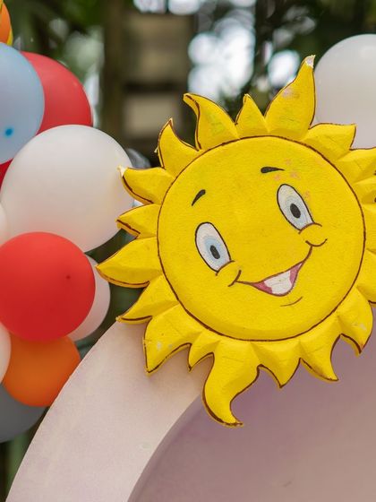 The smiling sun from the Cocomelon party is a perfect symbol of the joy and brightness of a first birthday. It's a small detail that makes a big, happy impact.