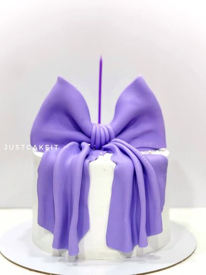 Modern & Abstract Art Cakes photo 11