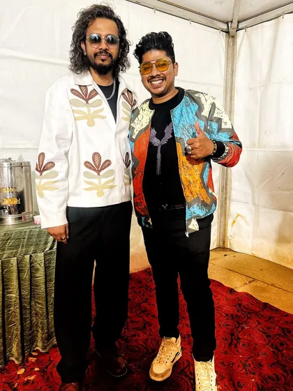 A green room moment with the electrifying singer Nakash Aziz before his concert. It's always a pleasure to connect with such talented and down-to-earth artists before a big show.
