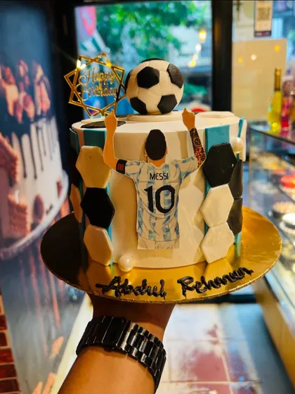 A Lionel Messi-themed cake for a football lover, with the Argentinian player celebrating a goal.