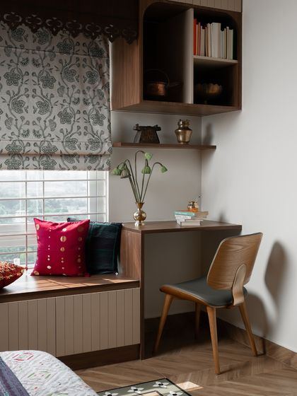 This little corner makes space for stillness and stories. I designed this study nook next to a window seat, creating a perfect spot for everything from morning light to evening musings. The custom millwork and patterned roman blinds add a touch of traditional charm.