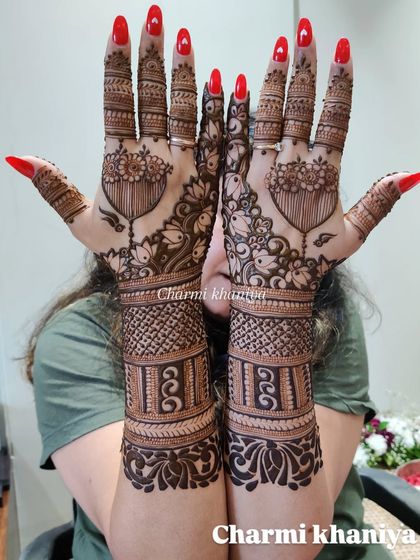 Elegant Back of Hand Designs photo 26