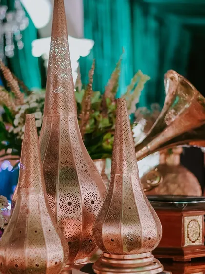 Details matter. Vintage-inspired decor pieces like these copper-toned lanterns and a classic gramophone were placed throughout the venue to add character and a sense of timelessness.