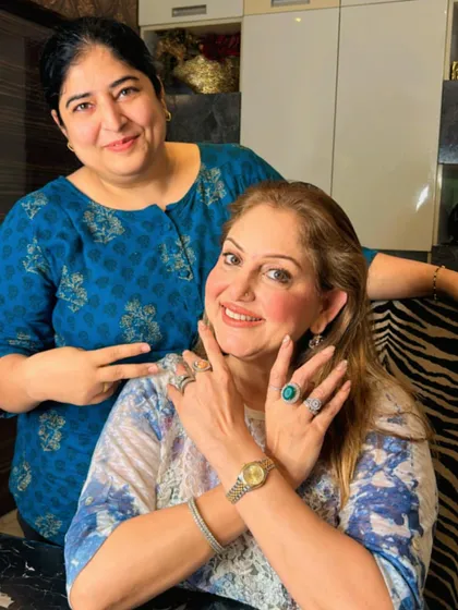 Another photo with the wonderful Meenakshi Dutt after a nail session.