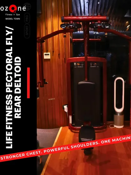 The versatile Life Fitness Pectoral Fly and Rear Deltoid machine. This single station allows you to train opposing muscle groups, helping you build a sculpted chest and strong upper back.