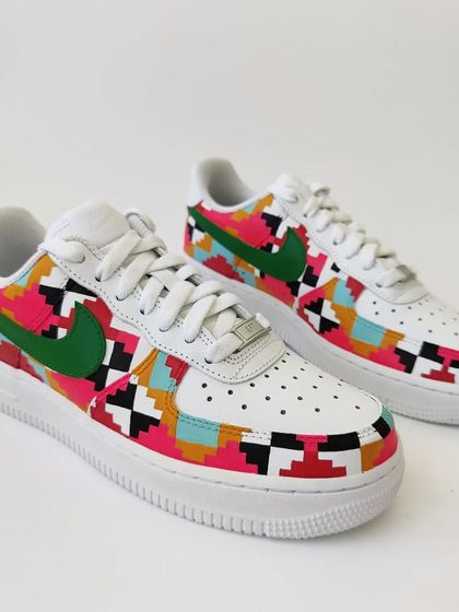 The geometric precision of this design was a joy to paint. Each block of colour is carefully placed to create the overall woven effect.