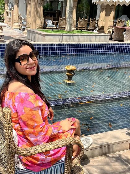 Enjoying the beautiful ambiance of our hotel in Jaipur. The pink and orange floral print of my dress perfectly matched the royal and vibrant vibe of the Pink City.