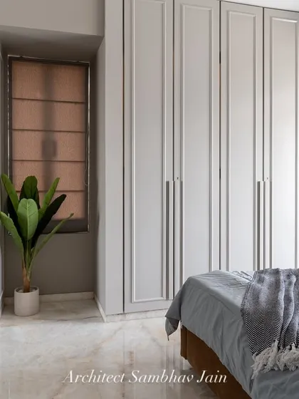 A seamless symphony of style and subtlety, this neutral wardrobe wall features a PU finish in a soft light grey, complemented by sleek concealed handles. A minimalist approach that blends effortlessly into modern interiors.