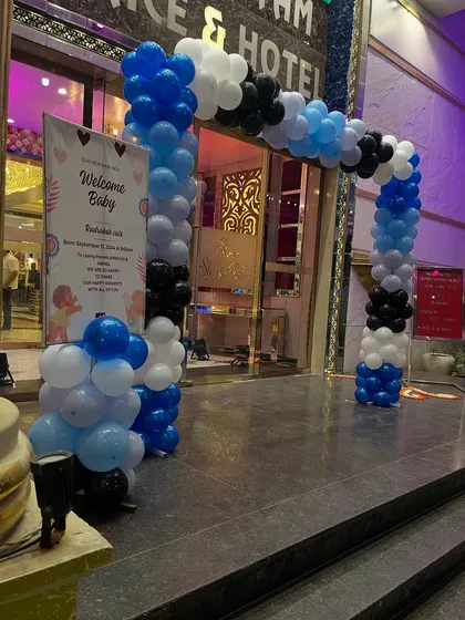 A balloon arch at the entrance of the hotel, welcoming guests to the celebration.