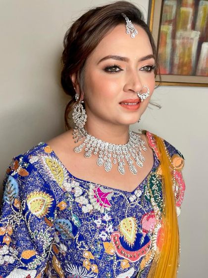 Another angle of this beautiful Baraat look. The makeup is designed to be long-lasting and picture-perfect.