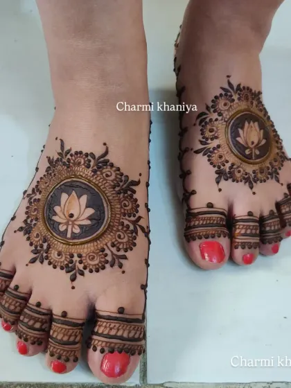 Don't forget the feet! I love creating beautiful mehendi for the feet, like this elegant lotus mandala design. It's the perfect finishing touch for any festive occasion.