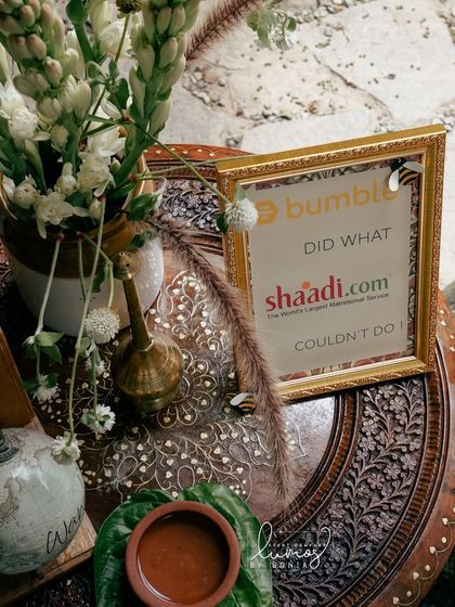 A close-up of the humorous "Bumble did what Shaadi.com couldn't" sign, showcasing the couple's personality.