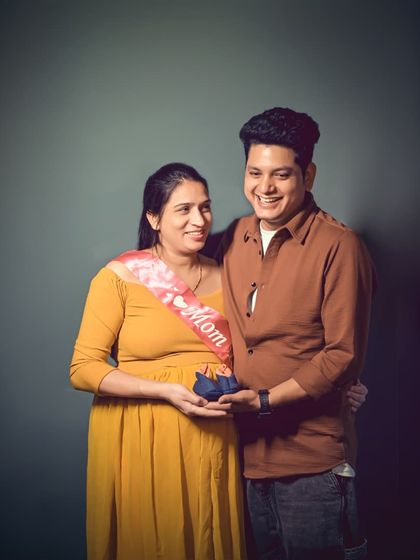 We have a variety of props at the studio, including sashes and tiny baby shoes, to help you announce your joy and add a personal touch to your maternity photos.