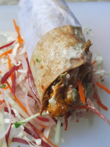 For my vegetarian friends, I make this hearty Indian Veg Curry Roll. It’s filled with seasonal vegetables cooked with a proper desi tadka, just like you would find in a home-cooked meal, offering a comforting and wholesome bite.