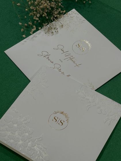 Another view of our classy and minimal design, showcasing the beautiful texture of the paper and the delicate gold foil monogram.