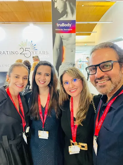 A great group photo with international friends at the 5CC congress.