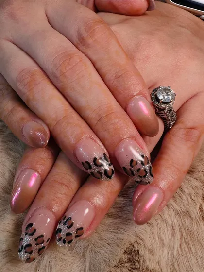 A fierce and fabulous set combining a pink chrome base with a glittery leopard print French tip.
