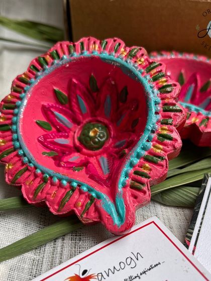 Another view of the lovely pink diyas, showcasing the intricate details. By choosing these gift boxes, you are supporting handmade artistry and empowering local communities.